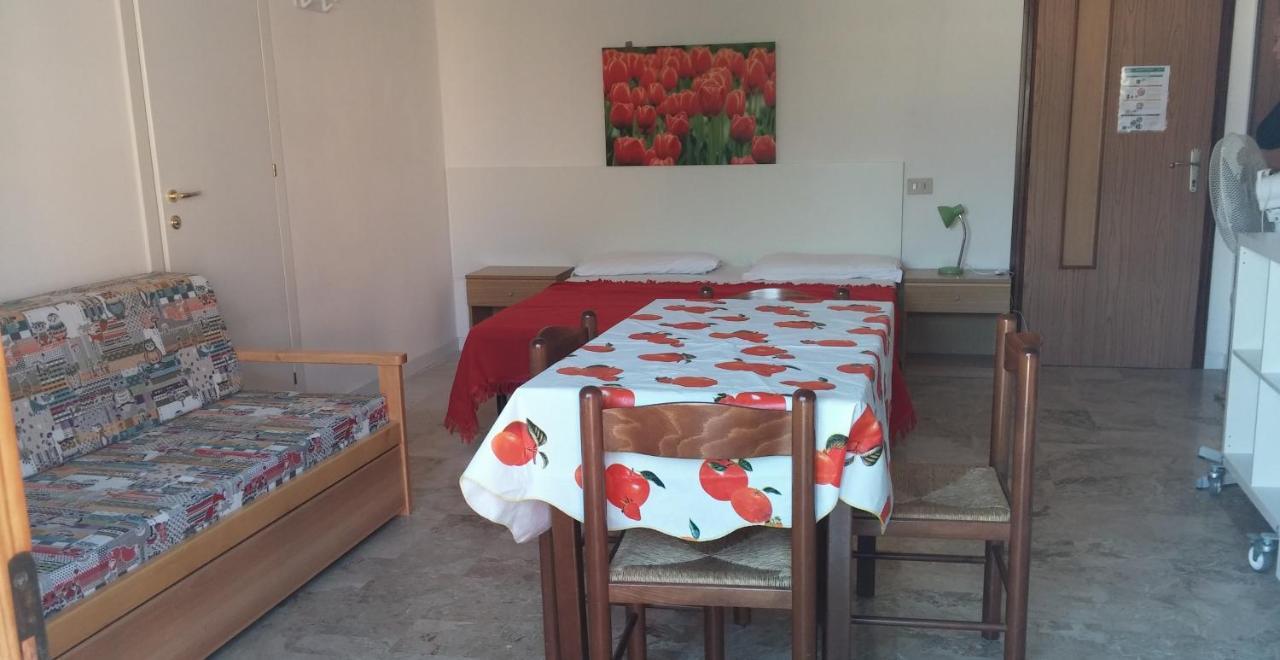 Residence Condominio Roma Ераклеа Маре Екстериор снимка